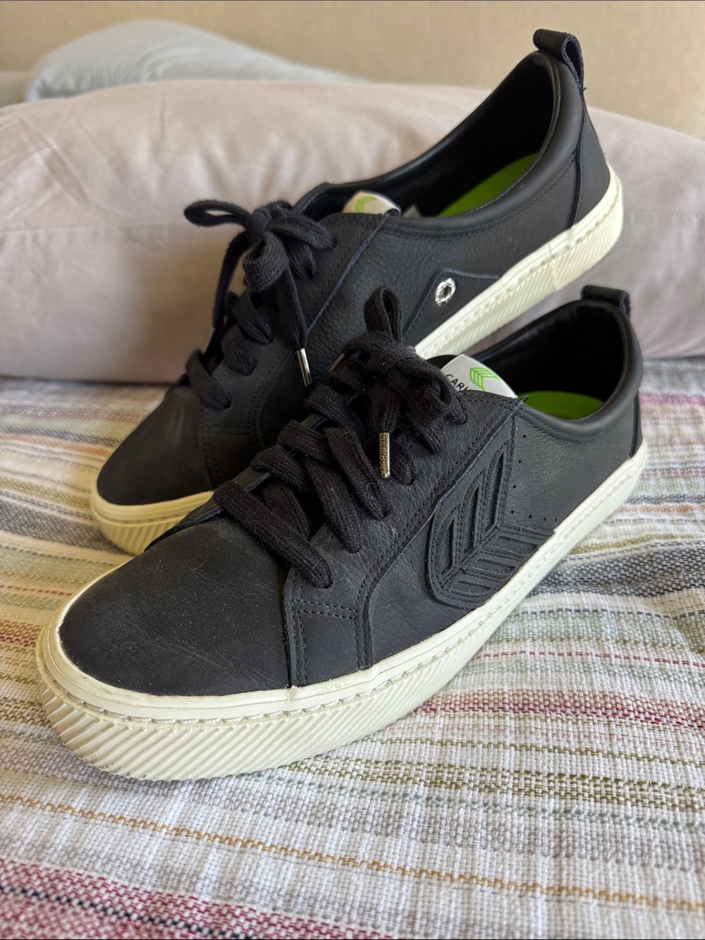 Cariuma Men's Black Leather Low-Top Sneakers with Cream Sole Size 11